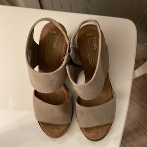 Tom’s suede sandal